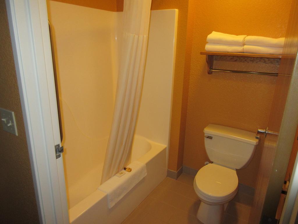 Parkfield Inn - Warsaw Room photo